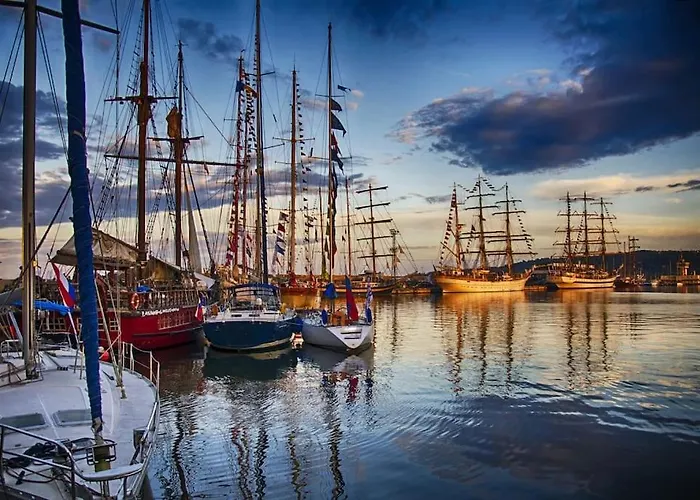 Marina Apartment-2bdr At South Bay Complex Appartamento