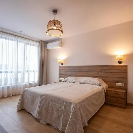 Marina Apartment-2bdr At South Bay Complex דירה *