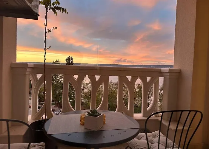 Marina Apartment-2bdr At South Bay Complex Apartmán