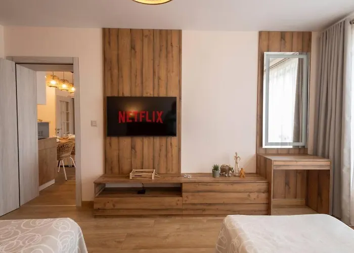 Marina Apartment-2bdr At South Bay Complex דירה