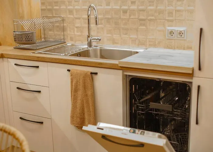 Marina Apartment-2bdr At South Bay Complex Apartmán