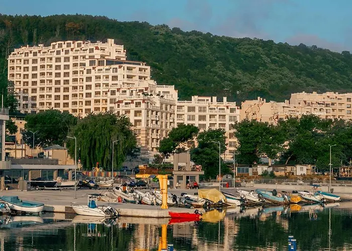 Marina Apartment-2bdr At South Bay Complex *